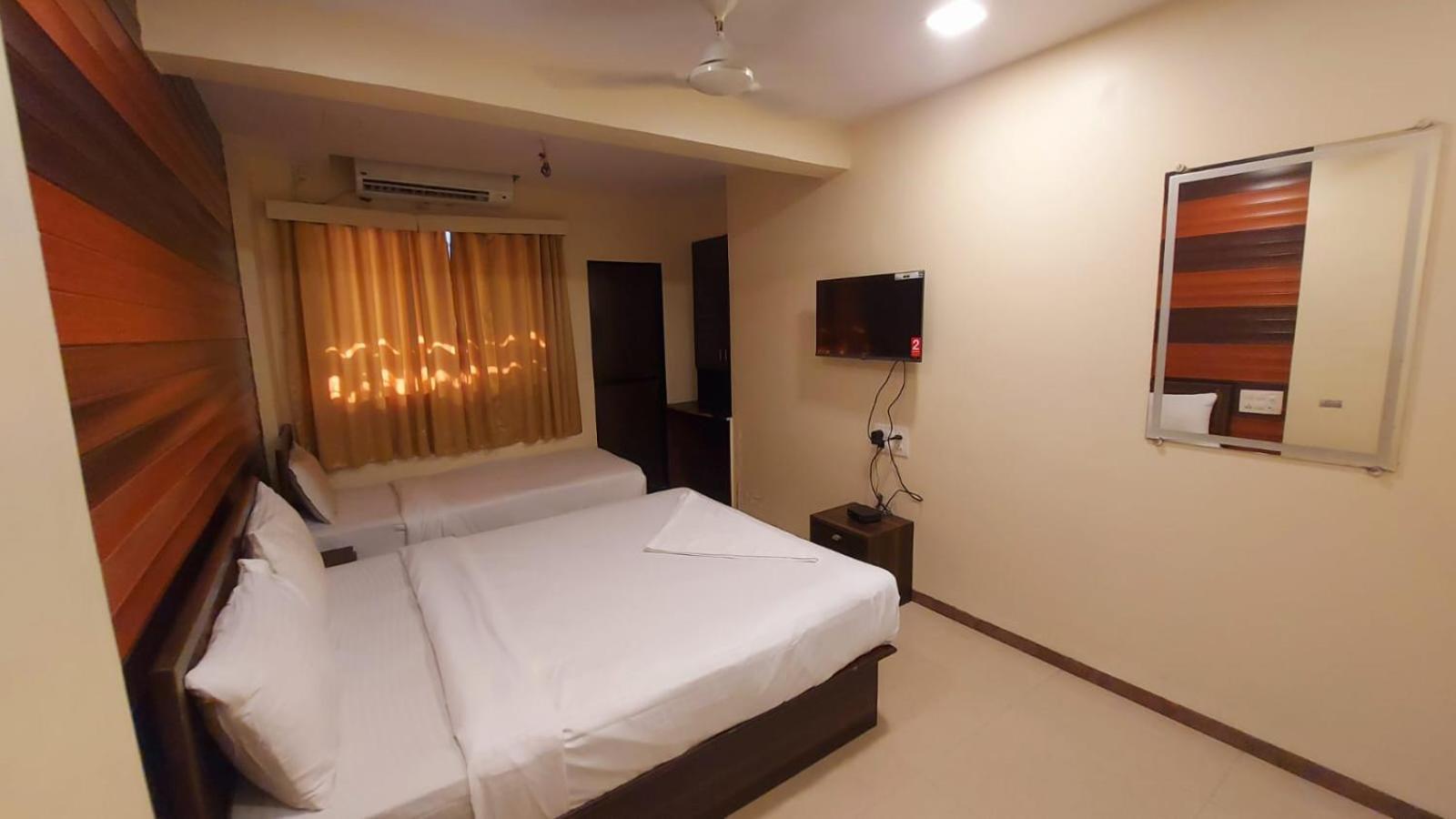 Hotel Rigga Inn Kokilaben Dhirubhai Ambani Hospital, Mumbai